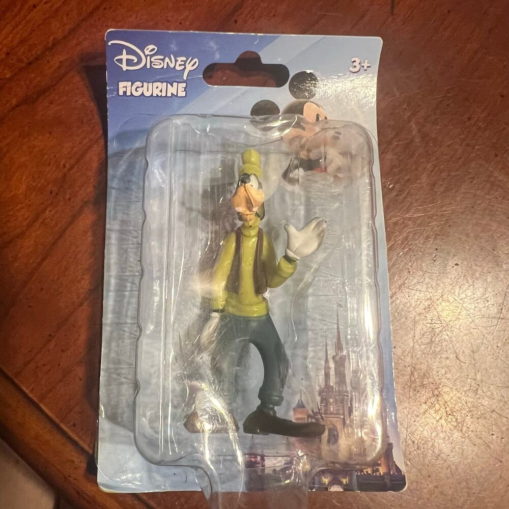 NWT Disney Figurine Goofy Collectible Beveryly Hills Teddy Bear Company 3+ Toy
